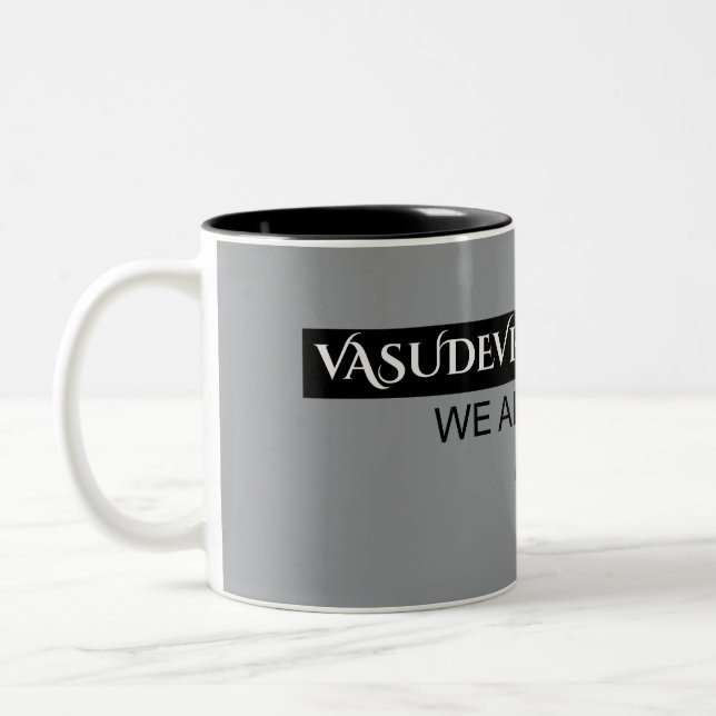Tasse 2 Couleurs "Une Terre. Un Esprit. Une Famille." (Gauche)