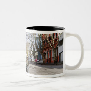Tasse 2 Couleurs Une vieille voiture couleur rouillée et écaillée g