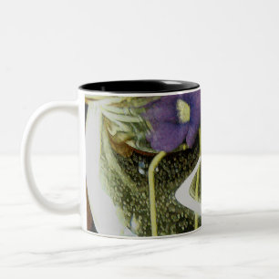 Tasse 2 Couleurs vase d'une petite muscade de fleurs sauvages viole