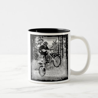 Tasse 2 Couleurs Vélo de saleté roulant dans les bois