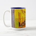 Tasse 2 Couleurs Vincent Van Gogh Café Terrasse Au Night Fine Art<br><div class="desc">Vincent Van Gogh Cafe Terrace At Night Fine Art Vincent Willem van Gogh est un peintre postimpressionniste hollandais dont l'oeuvre, remarquable par sa beauté rugueuse, son honnêteté émotionnelle et sa couleur audacieuse, a eu une influence considérable sur l'art du XXe siècle. Il produit des portraits, des autoportraits, des paysages et...</div>