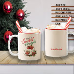 Tasse 2 Couleurs Vintage Christmas Sweet Cake Nom personnalisé<br><div class="desc">Cette Mug a une ambiance de Noël Vintage avec une impression rétro. Ayez un doux Noël et un Nom personnalisé pour le spécial quelqu'un.</div>