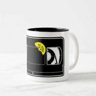 Tasse 2 Couleurs Vintage Distressed Video Tape Be Kind Rewind