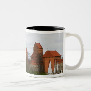 Tasse 2 Couleurs Voilier avec château d'île par le lac Galve,