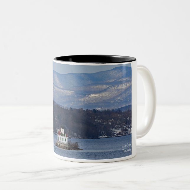 Tasse 2 Couleurs Vue d'hiver du phare d'Esopus Meadows (Devant droit)