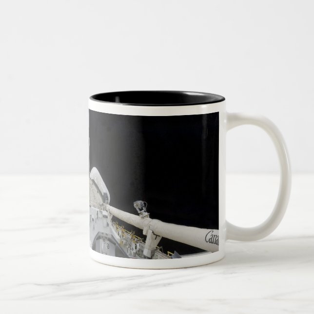 Tasse 2 Couleurs Vue partielle de la navette spatiale (Droit)