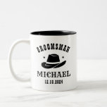 Tasse 2 Couleurs Western Cowboy Casquette Groomsmen Nom personnalis<br><div class="desc">Cadeaux personnalisés pour les groomsmen avec thème western cowboy. Décoré de casquette de cowboy avec police vintage occidentale. Le texte et la couleur sont modifiables à l'aide de l'outil de conception pour s'adapter à votre occasion. Obtenez ce cadeau de personnaliser pour les mariages, les célibataires, les fiançailles ou toute autre...</div>