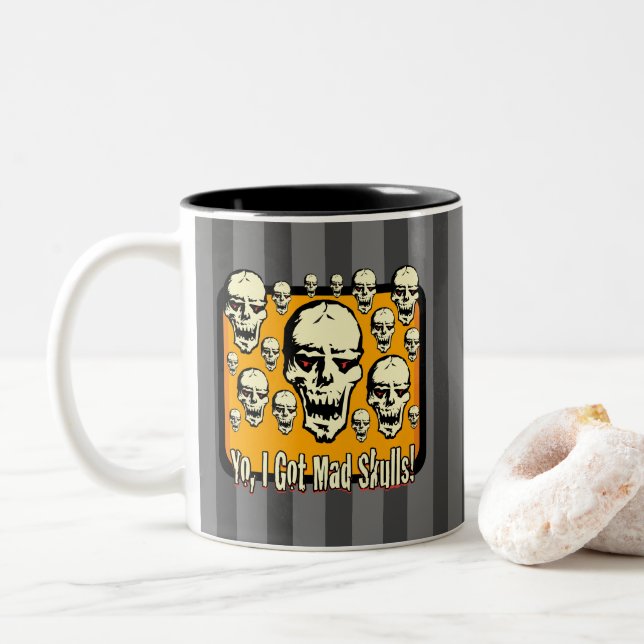 Tasse 2 Couleurs Yo J'Ai Mad Skuls Frame Gfx Gris Stripes (Avec donut)