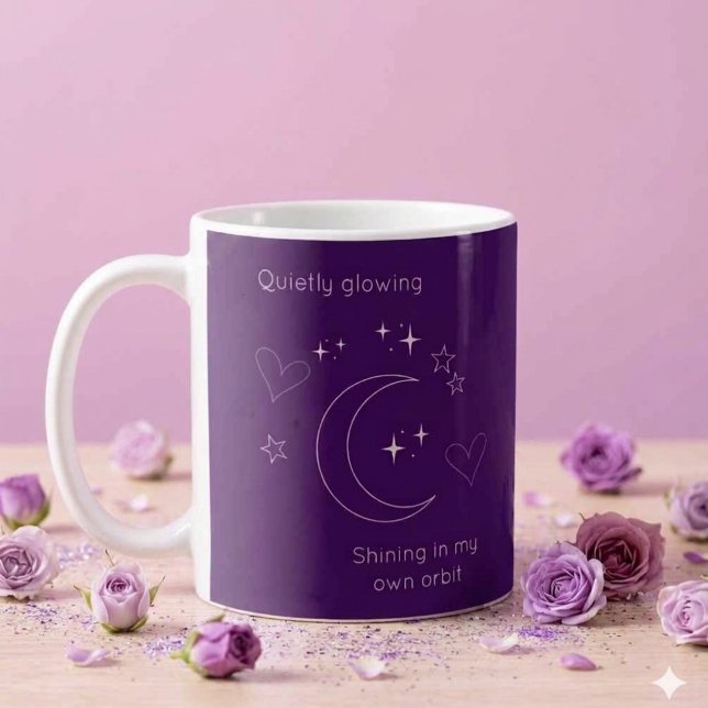 Tasse à café à design céleste personnalisé (Purple coffee mug with line art crescent moon, stars, hearts and customizable texts.)