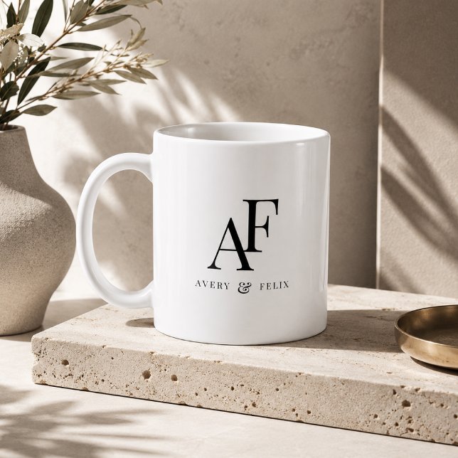 Tasse à café | Cadeau de monogramme de mariage per (Personalized wedding monogram coffee mug with custom initials and couple name detail.)
