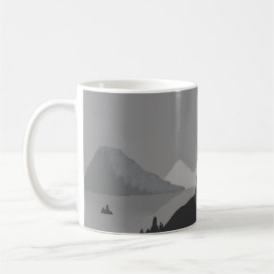Tasse à café simple avec paysage de montagne gris