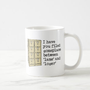 Tasse à insulte drôle classée entre lamentable et