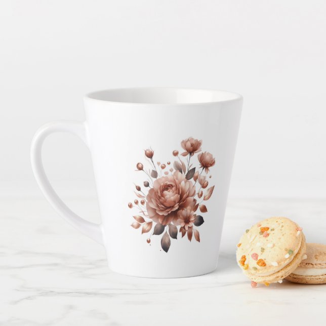 Tasse à latte avec élégant bouquet de roses (En situation)