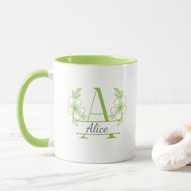 Tasse à monogramme floral initial personnalisé (Avec donut)
