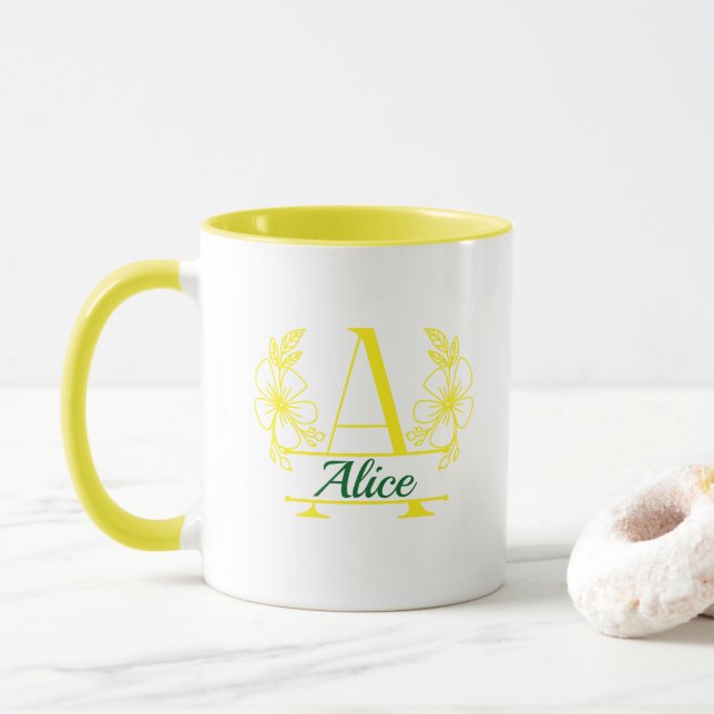 Tasse à monogramme floral initial personnalisé (Avec donut)
