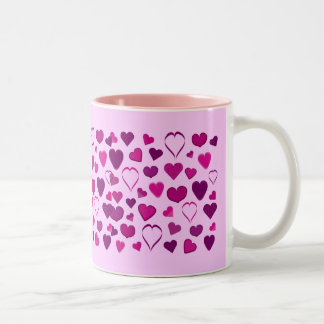 Tasse assez rose et lilas de coeurs de bande