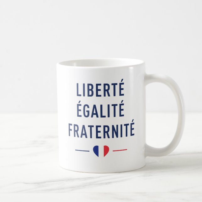 Tasse avec la devise française Liberté Égalité Fra (Droite)