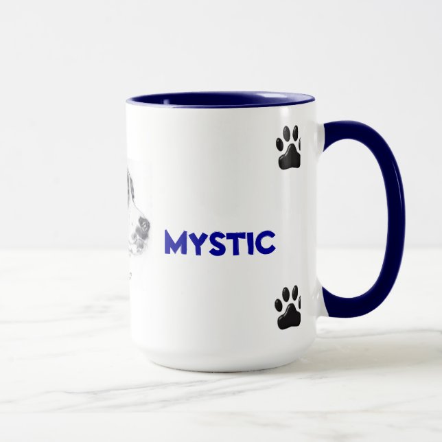 Tasse avec le chien mélangé de race (Droite)