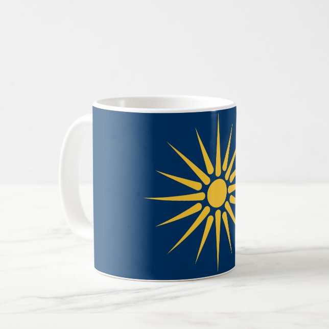 Tasse avec le drapeau de Macédoine, Grèce (Devant gauche)