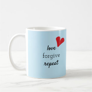 tasse avec le message inspiré et le coeur