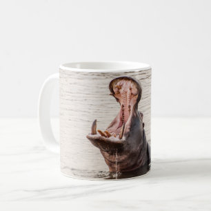 Tasse avec le portrait de l'hippopotame baîllant