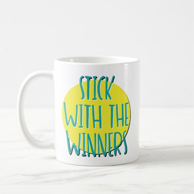 Tasse avec le slogan de rétablissement « Restez av (Gauche)