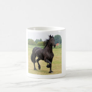Tasse avec un beau cheval de Frisian