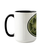 Tasse avec un logo d'achigan à petite bouche