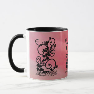 Tasse avec une vigne noire sur fond rose