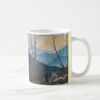 Tasse bilatérale de montagne bleue d'hiver