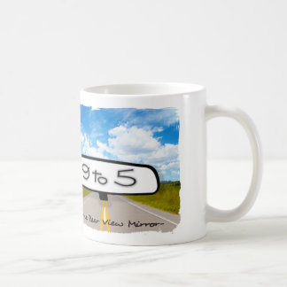 Tasse blanche classique de miroir de vue arrière