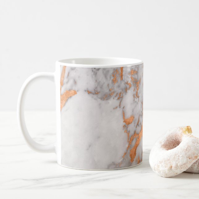 Tasse blanche de marbre et d'en cuivre (Avec donut)