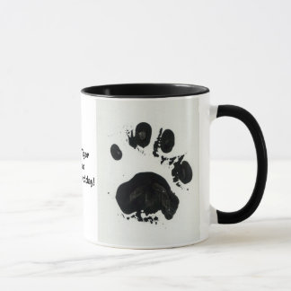 Tasse blanche d'empreinte de patte de tigre
