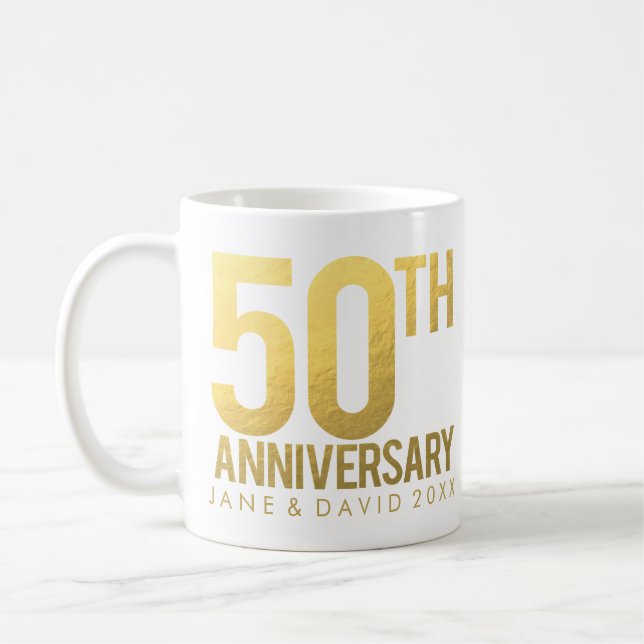 Tasse blanche personnalisée par anniversaire d'or (Gauche)