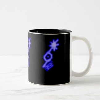Tasse bleue au néon de signature d'écho