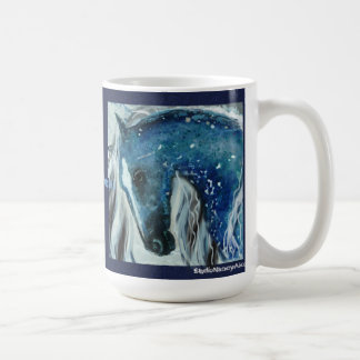 Tasse bleue de cheval de tache