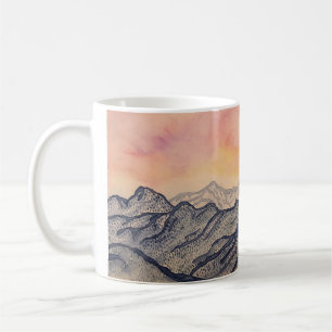 Tasse bleue de lever de soleil de montagne