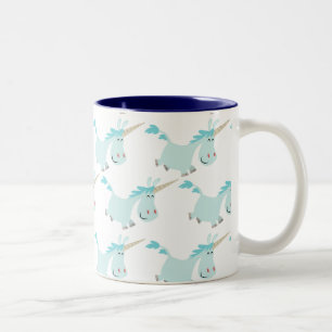Tasse bleue de licornes de bande dessinée mignonne