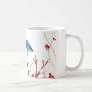 Tasse bleue d'oiseau et de café de baies