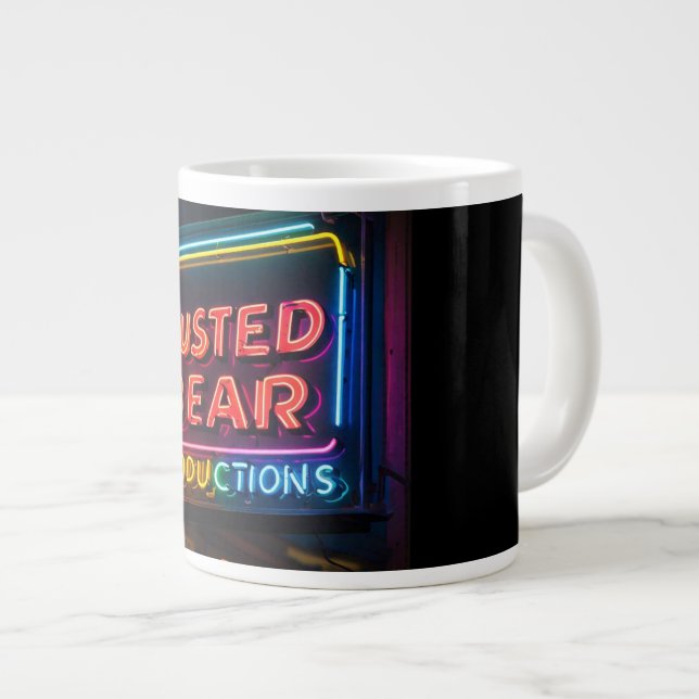 Tasse Busted Bear Productions Logo Café (Devant droit)