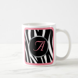 Tasse chic de monogramme de rose d'impression de