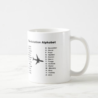 Tasse classique "d'alphabet d'aviation"