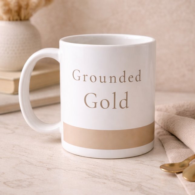 Tasse classique Grounded Gold Calm, 11 oz (White ceramic with a taupe base and soft gold serif text, designed for calm morning routines.)