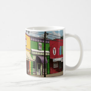 Tasse colorée de bâtiments
