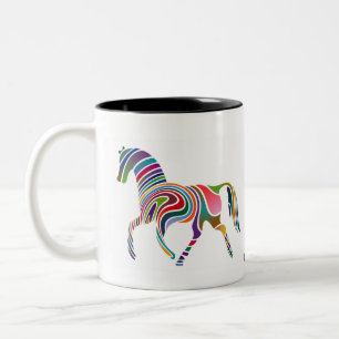 Tasse colorée ondulée de cheval