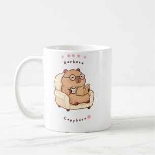 Tasse confortable de Barbara Capybara lisant un li