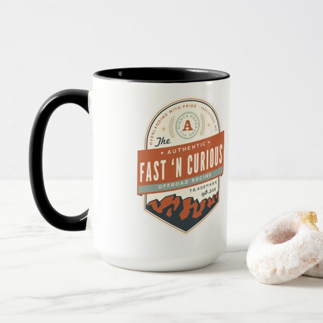 Tasse curieuse de n rapide - les "filles creusent (Avec donut)