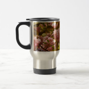 Tasse de banlieue thermique avec fleurs de cerisie
