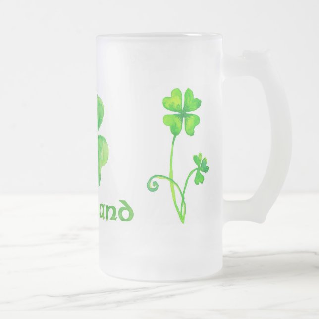 Tasse de bière avec des shamrocks d'aquarelle (Droit)