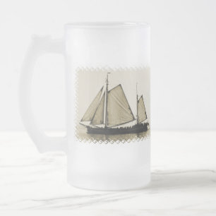Tasse de bière givrée par bateau grand